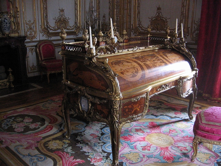 131 Louis XVI rolltop lock desk.jpg